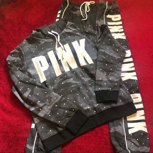 ❌❌SOLD❌❌COMPLETE VS PINK OUTFIT🗣